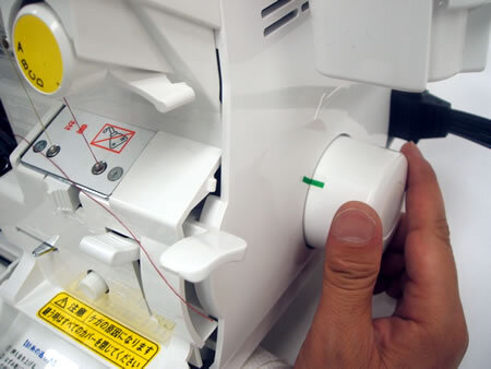 ニューラクスルー(自動針穴通し)その1